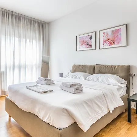 - Brand New 4 Pax Life & The Giulio Cesare 5 Апартаменты *