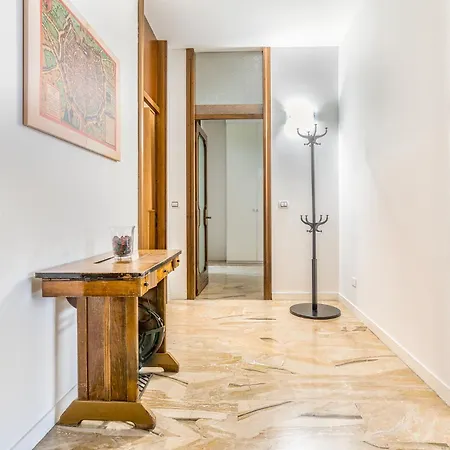 - Brand New 4 Pax Life & The Giulio Cesare 5 Апартаменты