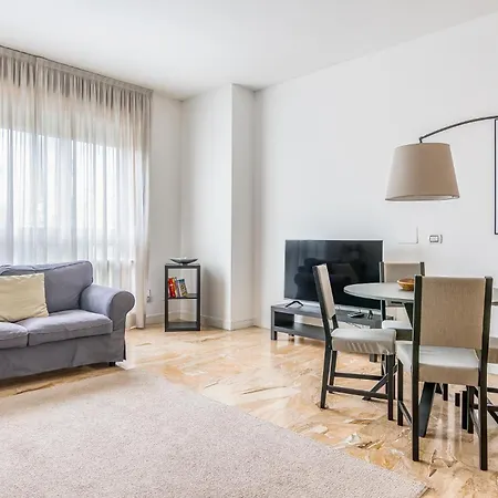 Апартаменты - Brand New 4 Pax Life & The Giulio Cesare 5 *