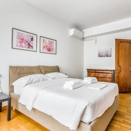 - Brand New 4 Pax Life & The Giulio Cesare 5 Апартаменты Милан