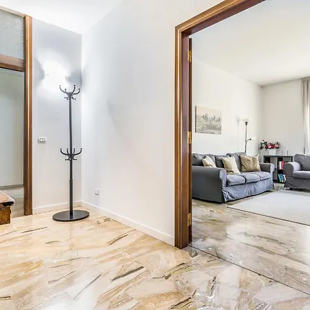 - Brand New 4 Pax Life & The Giulio Cesare 5 Апартаменты
