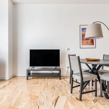 - Brand New 4 Pax Life & The Giulio Cesare 5 * מילאנו